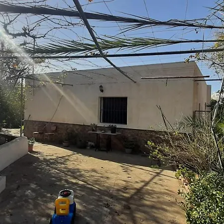 Cortijo Ferre, A Pies Del Castillo La Atalaya De 尼哈尔