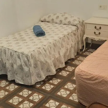 Cortijo Ferre, A Pies Del Castillo La Atalaya De *